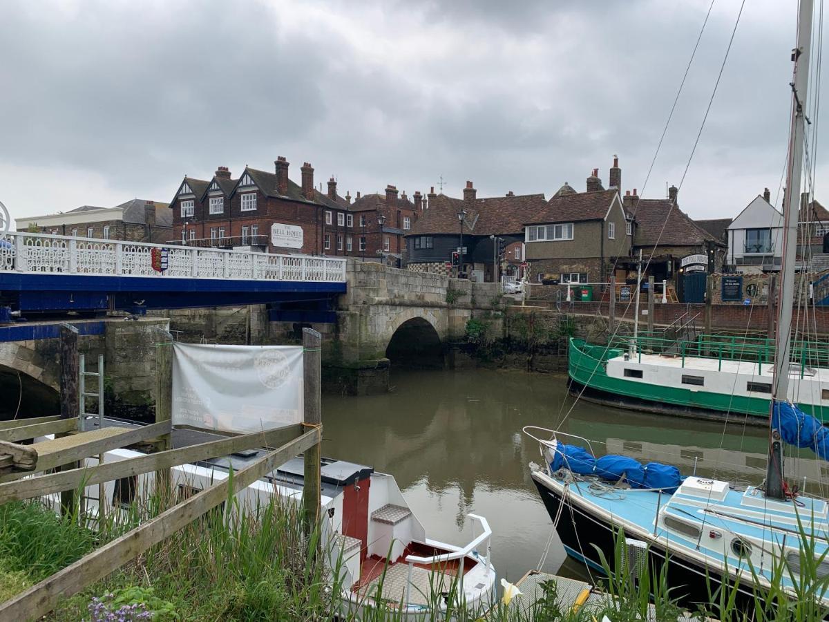 Cosy Sailing Boat Glamping Accommodation On The River In Sandwich Exterior photo