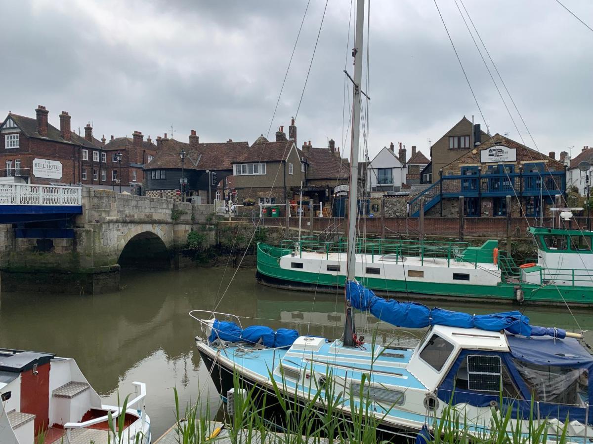 Cosy Sailing Boat Glamping Accommodation On The River In Sandwich Exterior photo