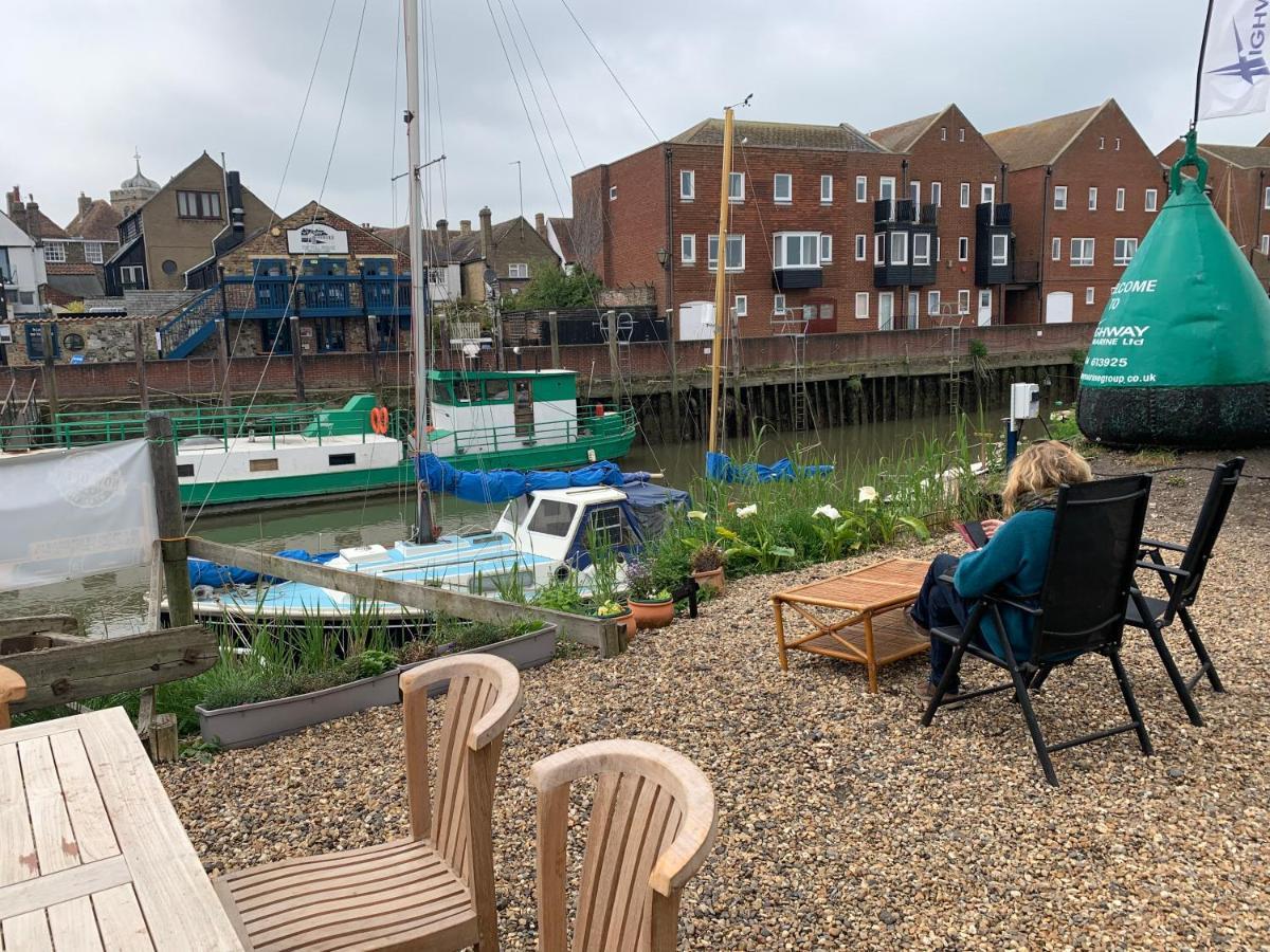 Cosy Sailing Boat Glamping Accommodation On The River In Sandwich Exterior photo
